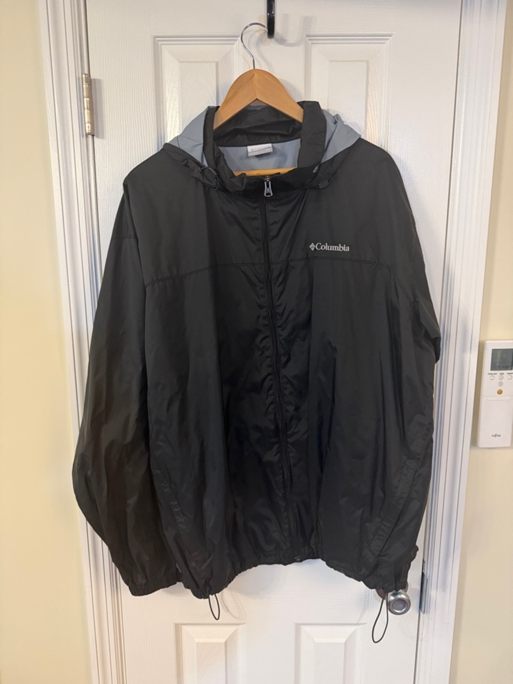Columbia Black Hooded Lightweight Jacket with Gray Lining